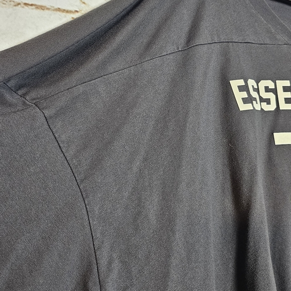 Fear of God Essentials Football Tee 'Iron' Sz XXL - Picture 2 of 6